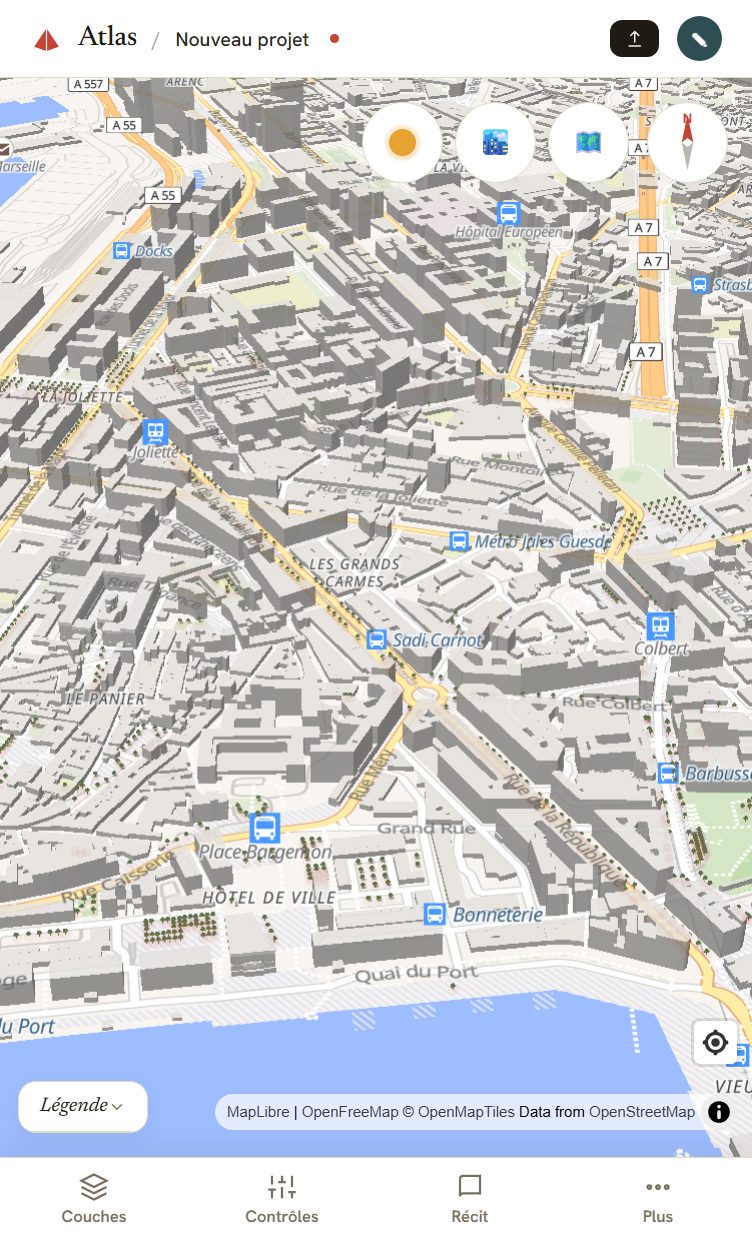 Sur place, la carte occupe l’écran ; les panneaux se tirent au doigt.